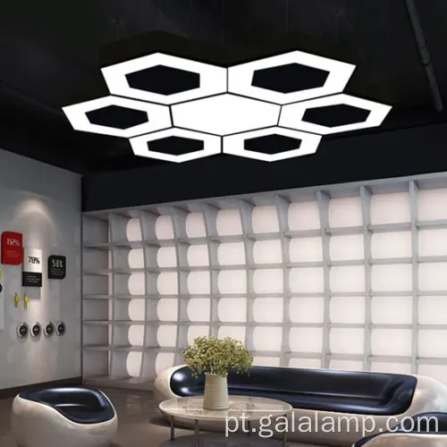 Os elegantes lustres de lustres liderados em preto e branco